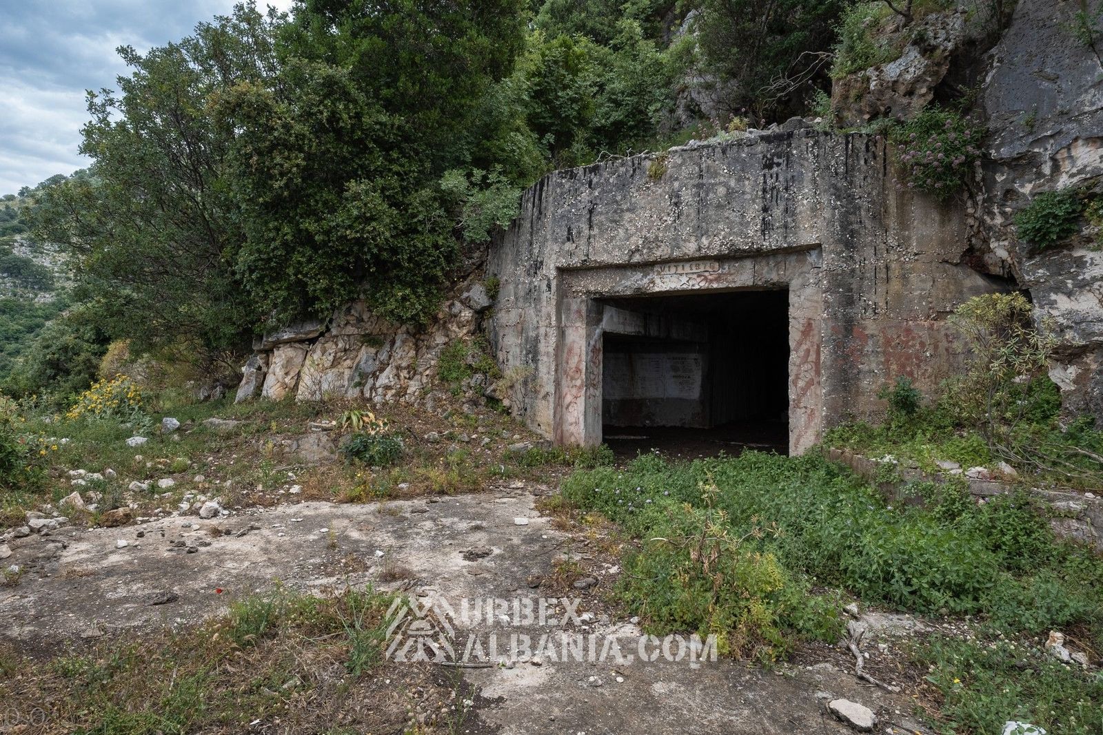 Bunkers d'Artillerie Côtière V-MU avec Tunnels