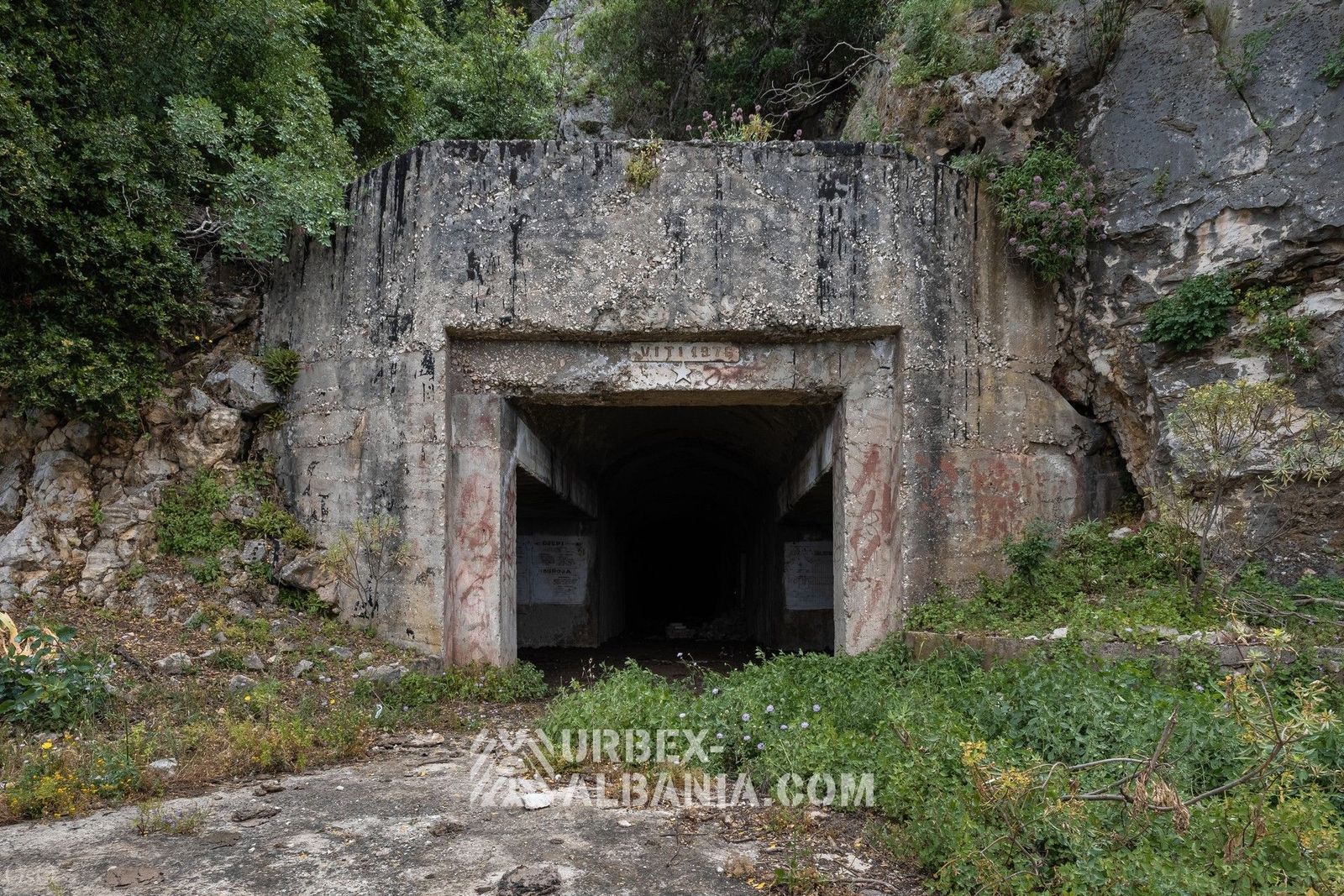 Bunkers d'Artillerie Côtière V-MU avec Tunnels