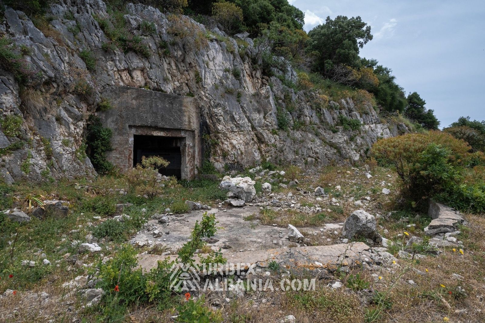 Bunkers d'Artillerie Côtière V-MU avec Tunnels