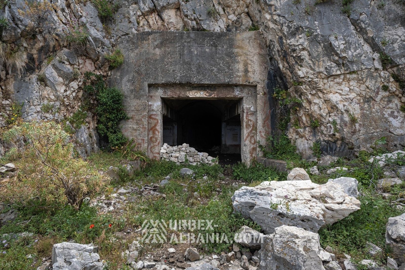 Bunkers d'Artillerie Côtière V-MU avec Tunnels