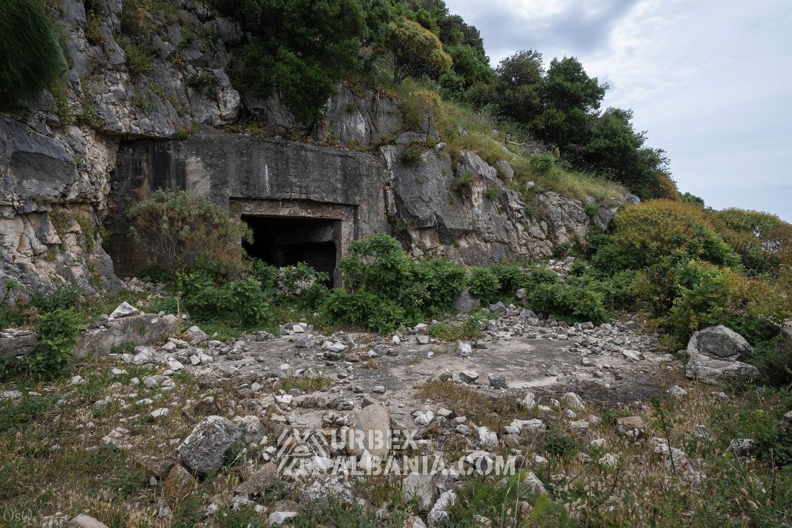 Bunkers d'Artillerie Côtière V-MU avec Tunnels