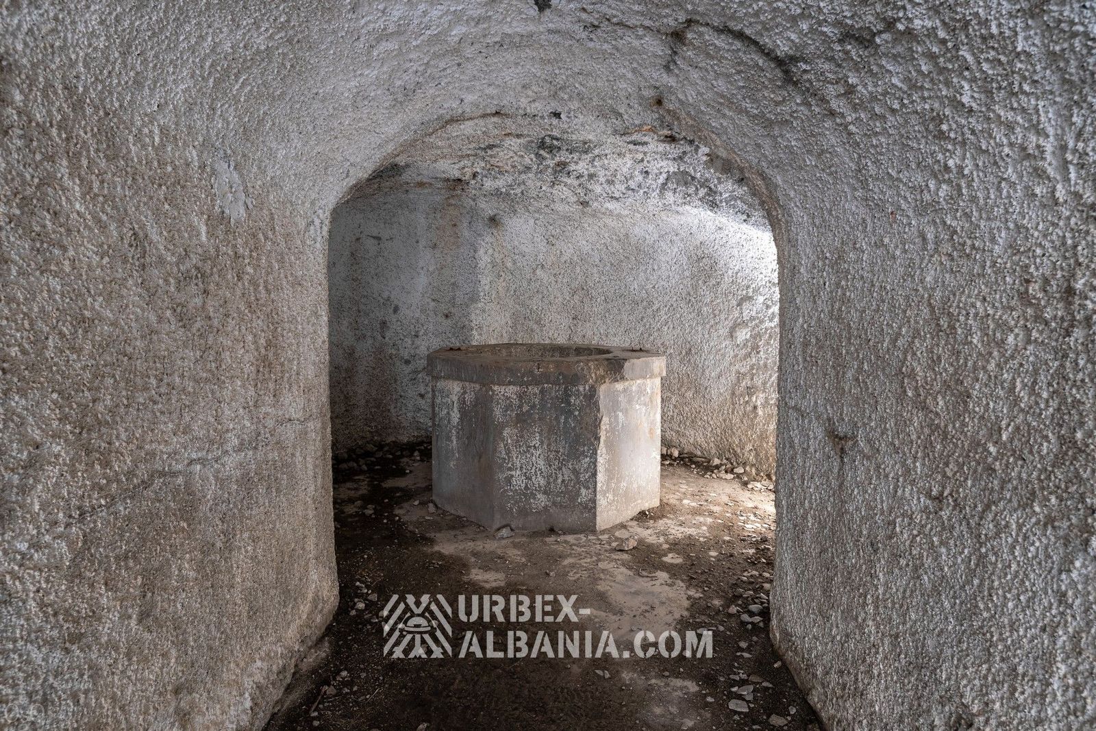 Artilleriebunker L-KG mit Befestigungsanlagen