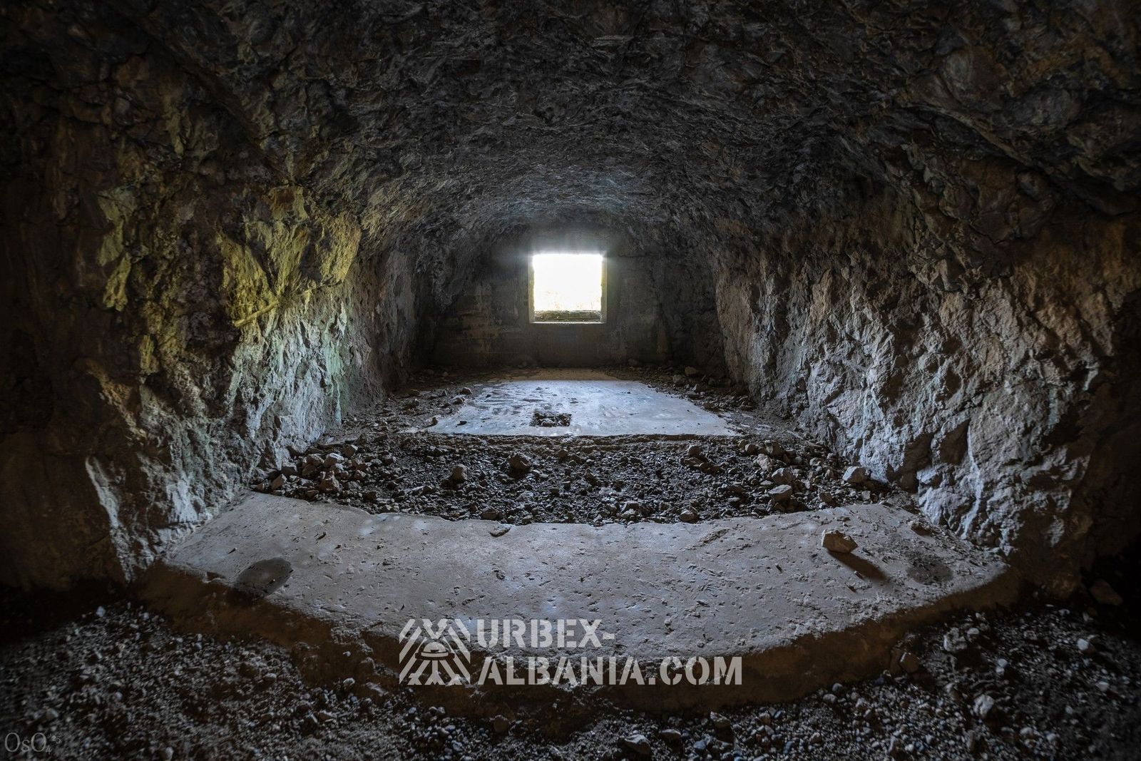 Artilleriebunker L-KG mit Befestigungsanlagen