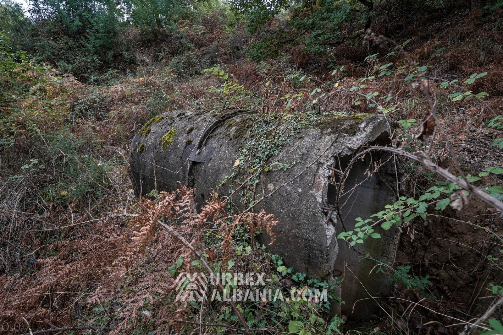 Ancienne Base Militaire avec Plusieurs Tunnels et Bunkers T-T