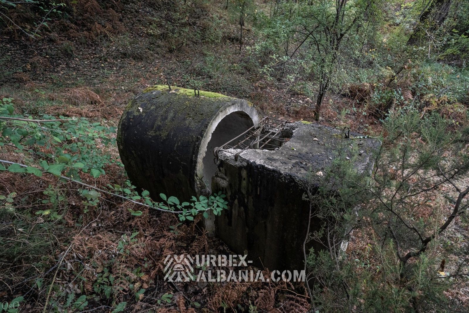 Ancienne Base Militaire avec Plusieurs Tunnels et Bunkers T-T