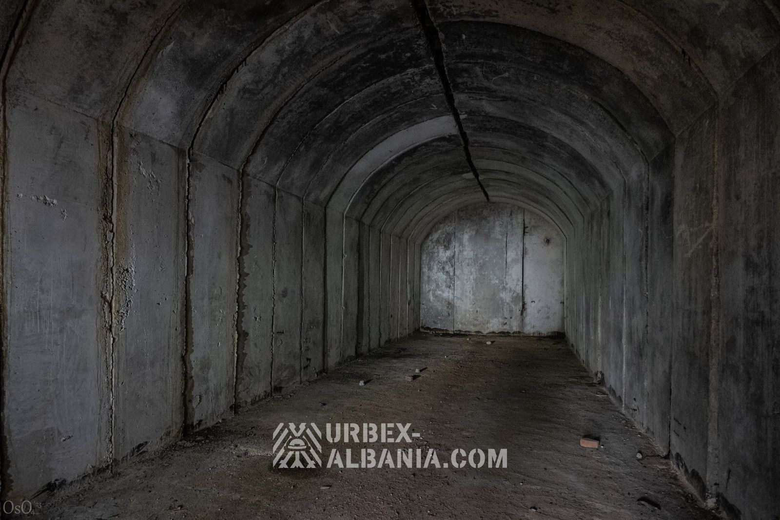 Ancienne Base Militaire avec Plusieurs Tunnels et Bunkers T-T