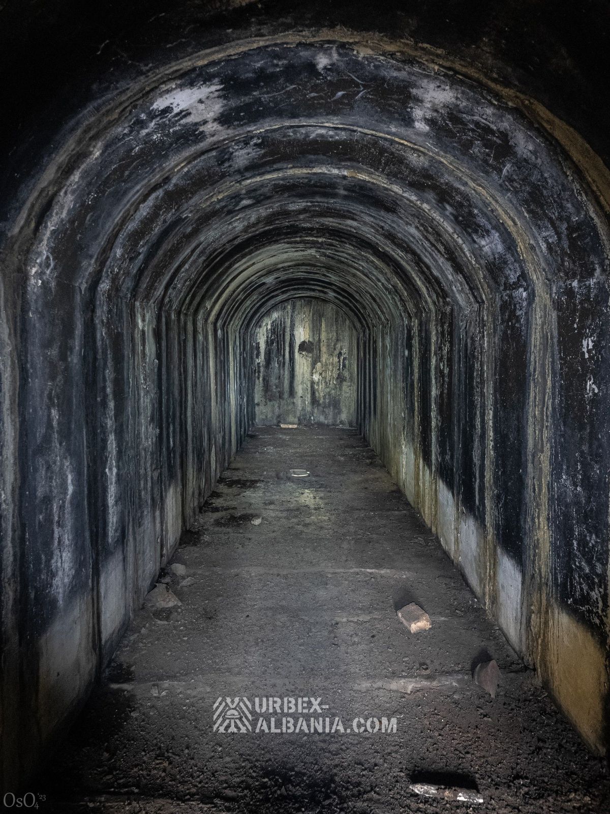 Ancienne Base Militaire avec Plusieurs Tunnels et Bunkers T-T