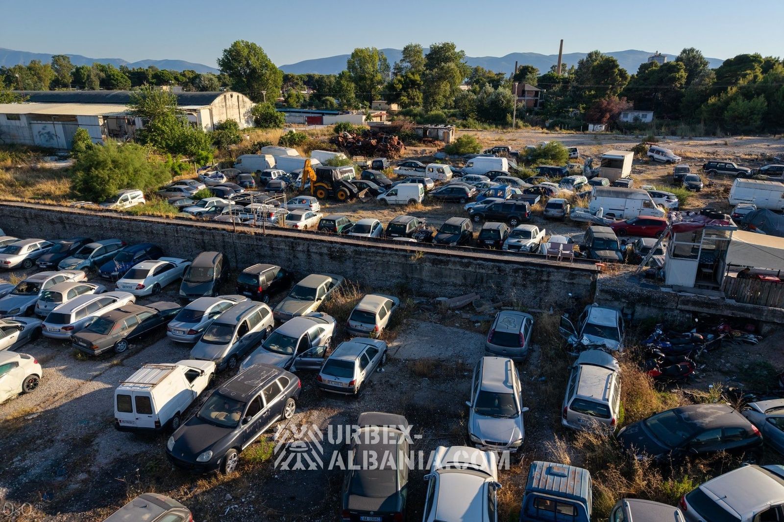 Cmentarzysko samochodów we Vlorze